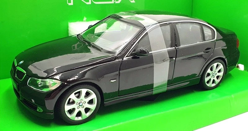 Welly NEX 1/24 Scale Diecast 22465W - BMW 330i - Black - Image 1 of 4