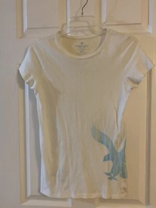 American Eagle Outfitters TShirt bambina bianca e blu taglia M la bellezza viene da W/in - Foto 1 di 7