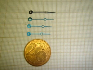MONTRES COQ : LOT DE 4 AIGUILLES MINUTE EN ACIER BLEUI DE LONGUEURS DIFFERENTES - Picture 1 of 2