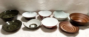 Vintage gemischtes Set aus 9 japanischen bunt bedruckten kleinen Porzellan Reisschalen - Bild 1 von 12
