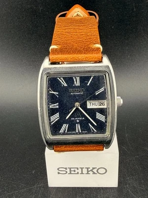 Seiko LordMatic 1975 para hombre automático día fecha Eng/Kanji 32 mm esfera azul 5606-5220 Foto 1 de 4