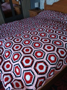 Wunderschöne Wohndecke 240x230 liebevoll gearbeitet - Bild 1 von 4