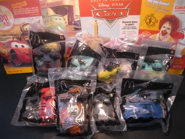 迪士尼皮克斯汽车“完整 8 件套玩具带盒”全新带包装麦当劳 2006 — 第 1/4 张图片