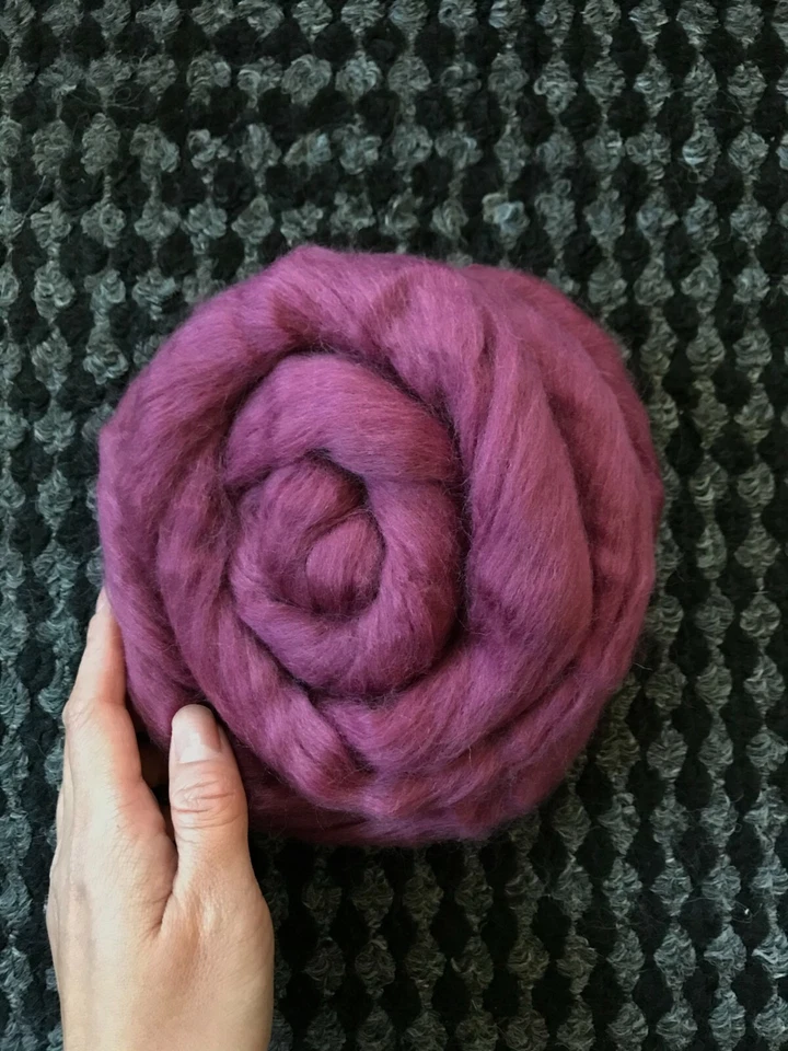 2 oz Onion merino wool roving 22.5 micron for Spinning Felting Weaving - Image 1 of 1