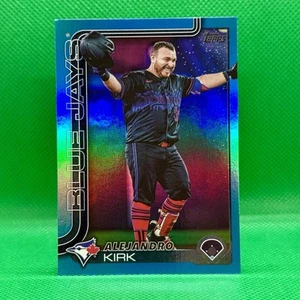ALEJANDRO KIRK 2025 TOPPS SERIE 2 BÉISBOL 689 LÁMINA ARCO IRIS AZUL/150 ARRENDAJOS AZULES - Imagen 1 de 3