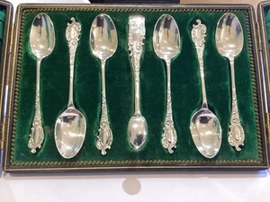 Walker And Hall Boxed Victorian Tea Spoons And Sugar Nips Hallmark 1897 VGC - Picture 1 of 23
