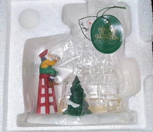 Dept 56 Heritage Village A "Busy Elf" North Pole Sign Village Icy Snowy Add On - Bild 1 von 7