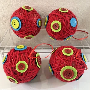 4 Weihnachten Handarbeit KNÖPFE, FILZ, GLITZER & GARN skurrile KUGELN ORNAMENTE 3" - Bild 1 von 10