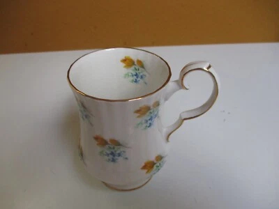 Royal Windsor Fine China 4" Coffee Tea Mug England Blue & Yellow Flower *Flaw* - Image 1 of 4
