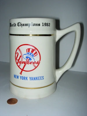 NUEVA YORK YANKEES GIGANTES DE SAN FRANCISCO 1962 RARO Serie Mundial béisbol cerveza Stein Foto 1 de 4