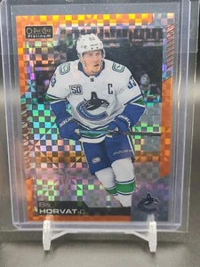 O-Pee-Chee Platinum Orange Checkers Bo Horvat 2020-21/25 Vancouver Canucks - Imagen 1 de 1
