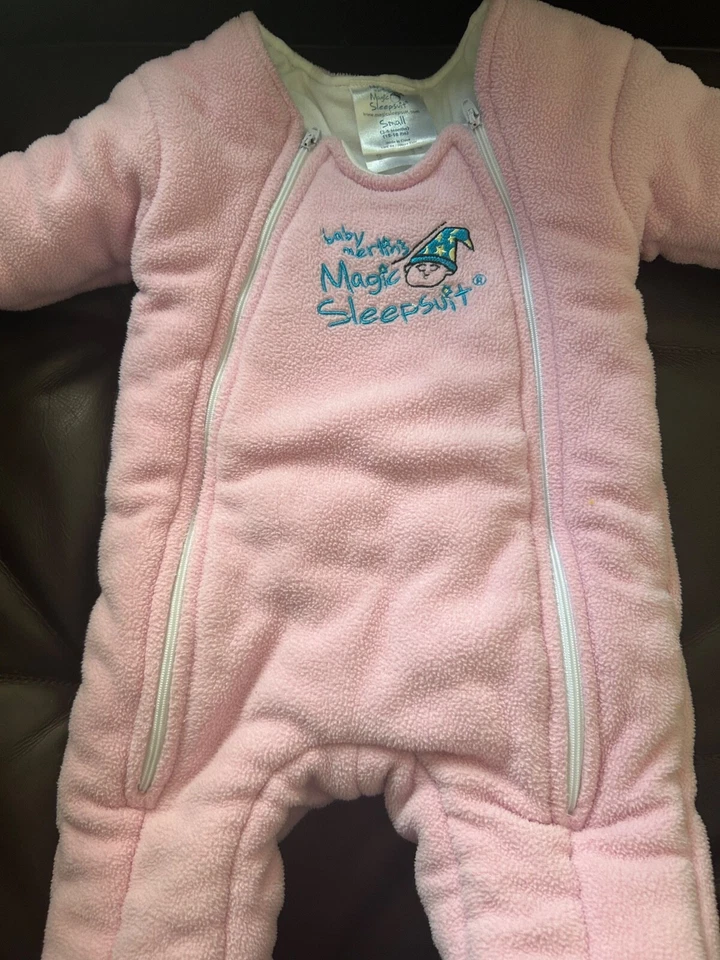 Traje de Dormir Bebé Merlín Mágico Rosa Pequeño 3-6 Meses Algodón Doble Cremallera Foto 1 de 1