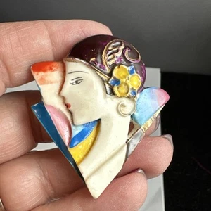 Vintage flapper face resin brooch - Picture 1 of 9