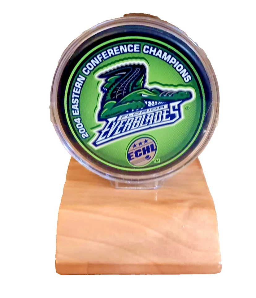 Disco de hockey oficial de campeones de la Conferencia Este de Florida Everblades 2004 Foto 1 de 3