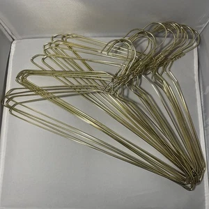 Menge 18 dünne helle goldfarbene Kleiderbügel Metall 2 mm Dicke GUC 8,5" x 15,5" - Bild 1 von 7