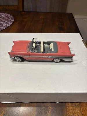 Collectable Franklin Mint 1957 Pontiac Bonneville LE Coral Pink 1/24 - Image 1 of 4