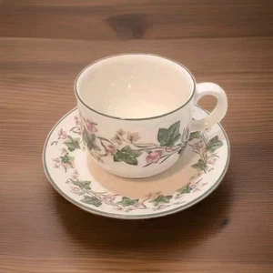 Taza de té y platillo Royal Doulton Expressions china inglesa TIVERTON hiedra - Imagen 1 de 2