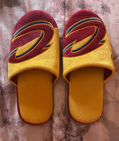 Cleveland Cavaliers Men’s Medium NBA Basketball Slippers Cover