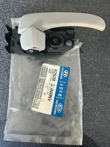 Inside Door Handle Left for 99~08 Hyundai Trajet Genuine 82620 3A000NV NEW - Picture 1 of 2