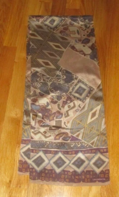 Bufanda oblonga 100 % seda geométrica azul púrpura topo Liz Claiborne 52" Foto 1 de 3