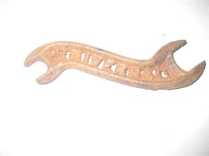 Script Universal Cut Out Farm Tool Implement Wrench - Picture 1 of 1