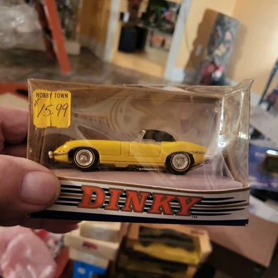 Dinky Toys Diecast Car DY-18 1967 Jaguar "E" Tipo MK 1 1/2 Foto 1 de 3