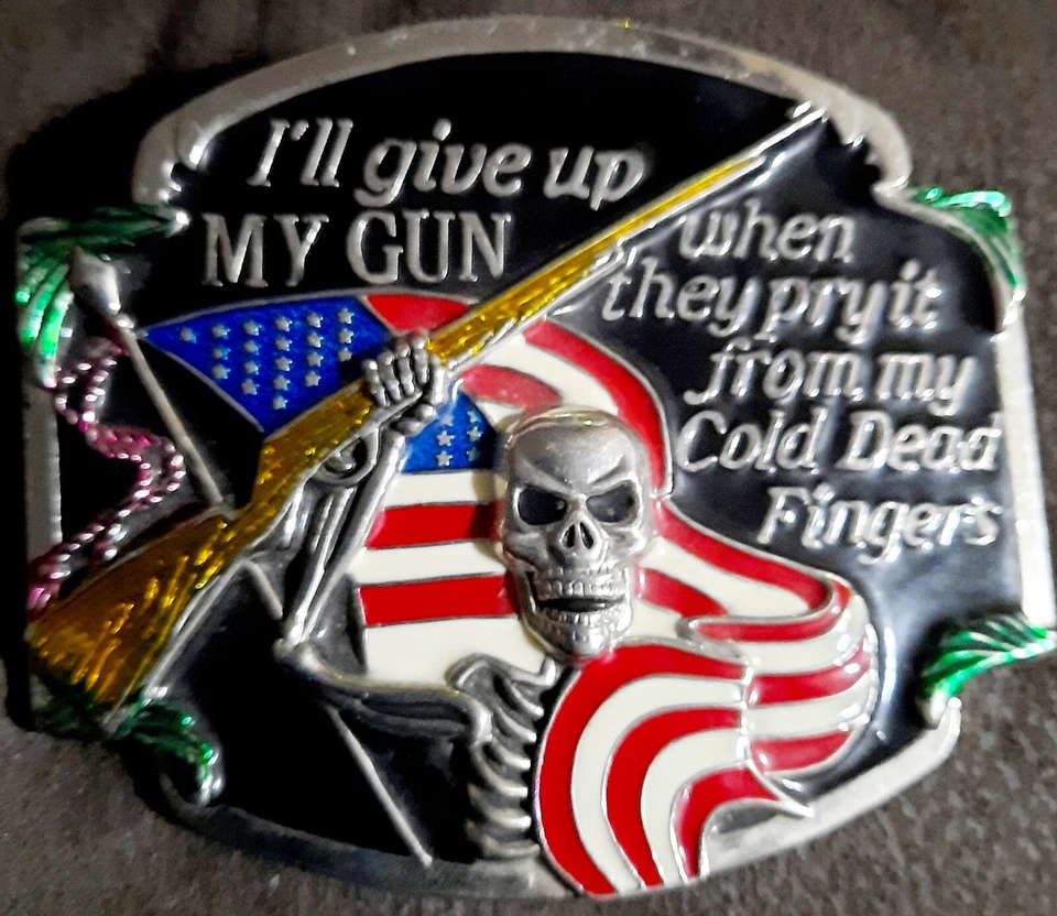 THE RIGHT TO BEAR ARMS "GIVE UP MY GUN" 搪瓷着色扣 4.5x3.75" — 第 1/3 张图片