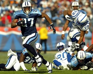 EDDIE GEORGE 8X10 PHOTO TENNESSEE TITANS PICTURE NFL FOOTBALL VS COLTS - Picture 1 of 1