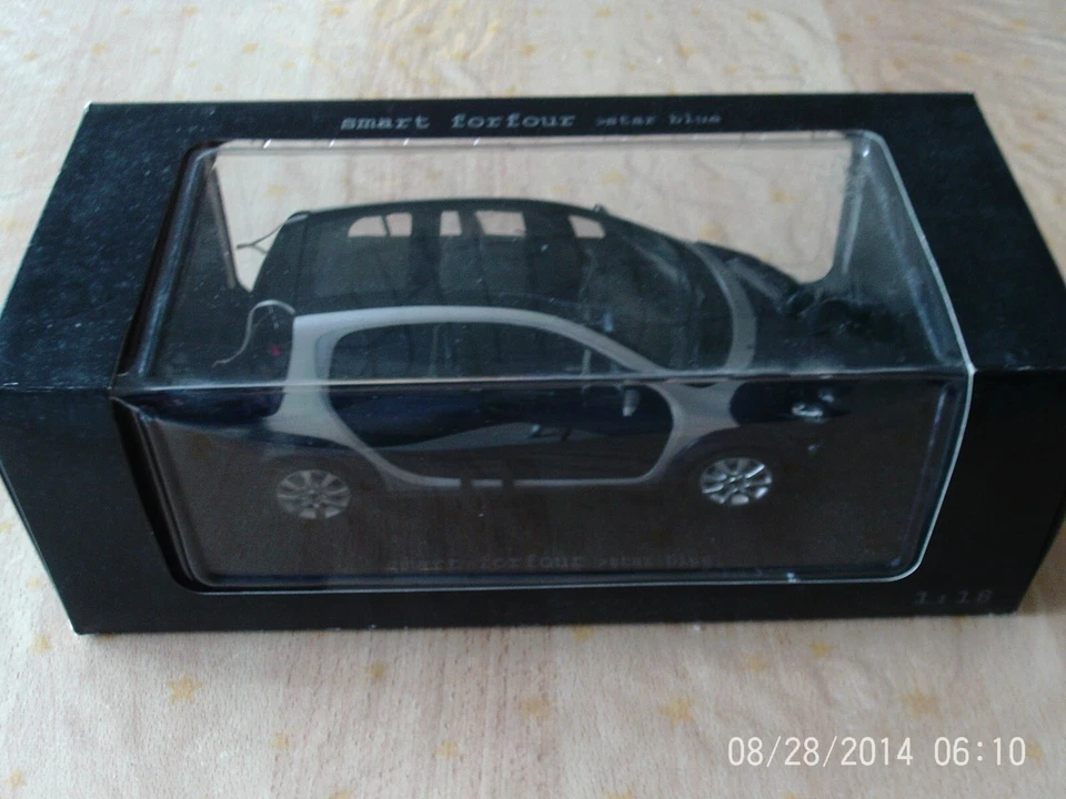 VOITURE SMART - forfour - star blue  1:18 - NEUF - RARE - Photo 1/3