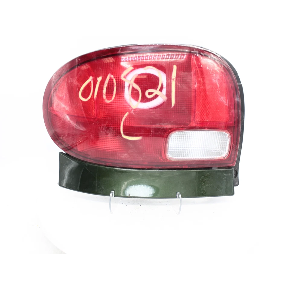 2001 Chevrolet Metro Tail Light Assembly Part Number 91173740 - Image 1 of 4