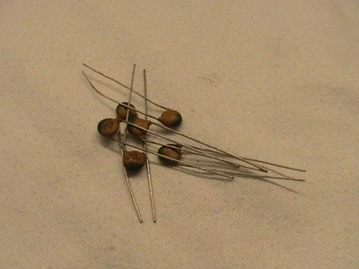 6 件全新 RMC Z5F 光盘陶瓷电容器 250μfd 100 伏 — 第 1/2 张图片