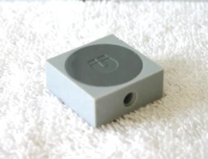 LEGO 1x Magnet Brick 4 x 4 x 1 1/3 No Studs & 2 Pin Holes Part 65217c01 - Picture 1 of 1