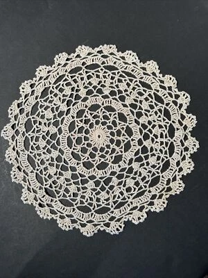 "Doilie vintage de 12"" rosa pálido con hebras doradas" Foto 1 de 4