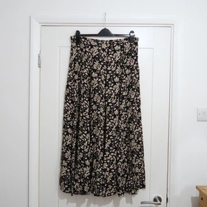 Maxi Falda Floral Laura Ashley Vintage Para Mujer Negra Beige - Talla 14 - Imagen 1 de 4