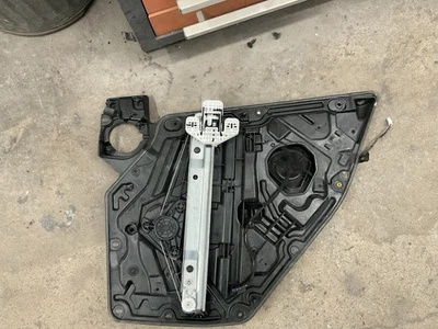 Dodge Charger 2012 puerta trasera izquierda, ventana, motor y regulador Foto 1 de 2