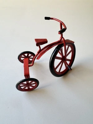 老式迷你娃娃屋金属玩具微型红色三轮车 — 第 1/4 张图片