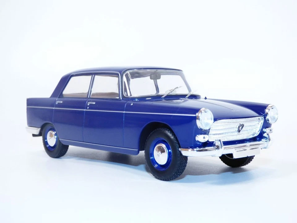 PEUGEOT 404 berline bleu 1/24 - Image 1 of 1