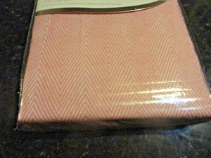 NEW BABY Fitted Crib Sheet Pink White Herringbone Microfiber Toddler bed soft - Picture 1 of 3