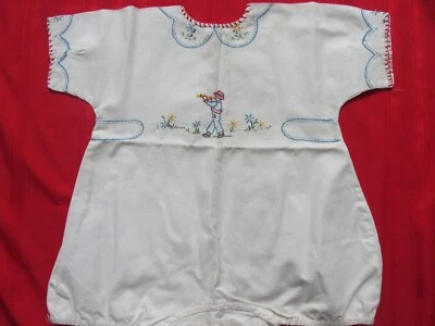 Mameluco para niños pequeños de la década de 1950 ~ hecho a mano y bordado ~ 19” de largo ~ ¡dulce! Usado en excelente estado Foto 1 de 4