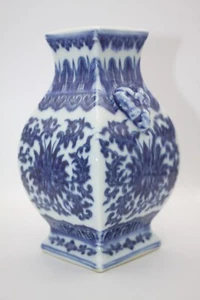 chinesische porzellan blau-weiße vase mit qianlong mk. - Bild 1 von 12