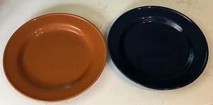 Menge 2 Servierplatten 12" - ein brauner Ziegel erdig & ein dunkelblauer Kobalt - Bild 1 von 12