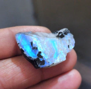 100% Natural White Rainbow Moonstone Rough 55 Crt 35x29x8 MM Loose Gemstone - Picture 1 of 9