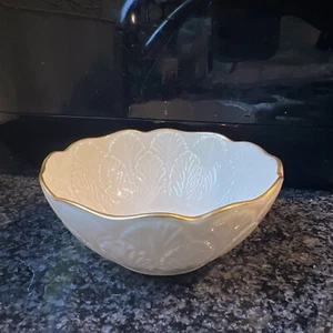 Lenox Sylvan Bowl Ivory Nut Candy Dessert Dish Leaf Pattern 24k Gold Rim 4.5inch - Picture 1 of 7