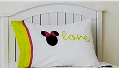 Funda de Almohada Niñas Disney MINNIE MOUSE Orejas Amor ALGODÓN Rico Tamaño Estándar Nueva con Etiquetas Foto 1 de 3