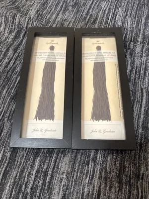 Juego de 2 - 10”x4” Cajas de Exhibición Colgantes Negro Sello Graduación Borla Foto 1 de 4