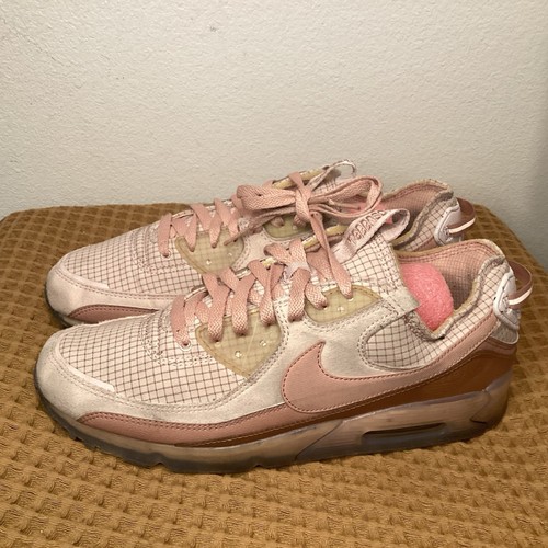 Nike Air Max Terrascape 90 Uomo Taglia 10.5 Scarpe Sneakers DH5073 600 Rosa Rosa