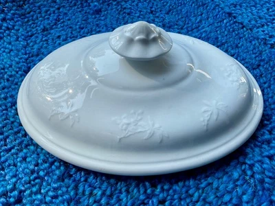 ANTIQUE UK 1863 T & R BOOTE WHITE IRONSTONE "MOCHO SHAPE" OVAL TUREEN LID ONLY - Image 1 of 4