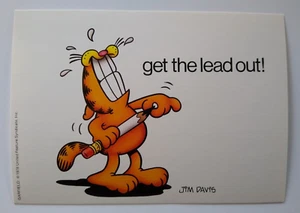 Garfield Cat Postcard Holds Pencil United Features Jim Davis 1978 Continental - Picture 1 of 2