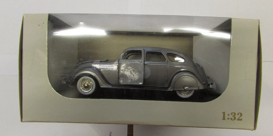 1:32 Signature 1936 Chrysler Airflow  - Immagine 1 di 1