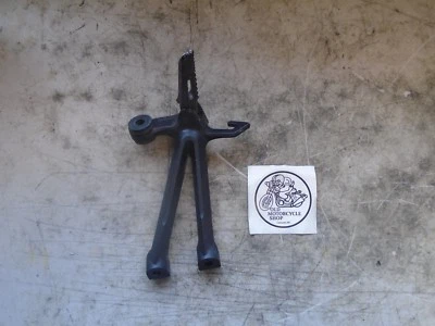 SUZUKI GSXR1000 R/H ESTRIBA DE PASAJERO Y SOPORTE (NEGRO) OEM 298965 Foto 1 de 2